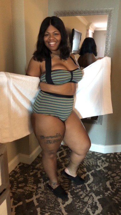 blk-roseee:After criticizing my body for so long, I’ve forgotten that it actually is a very ni