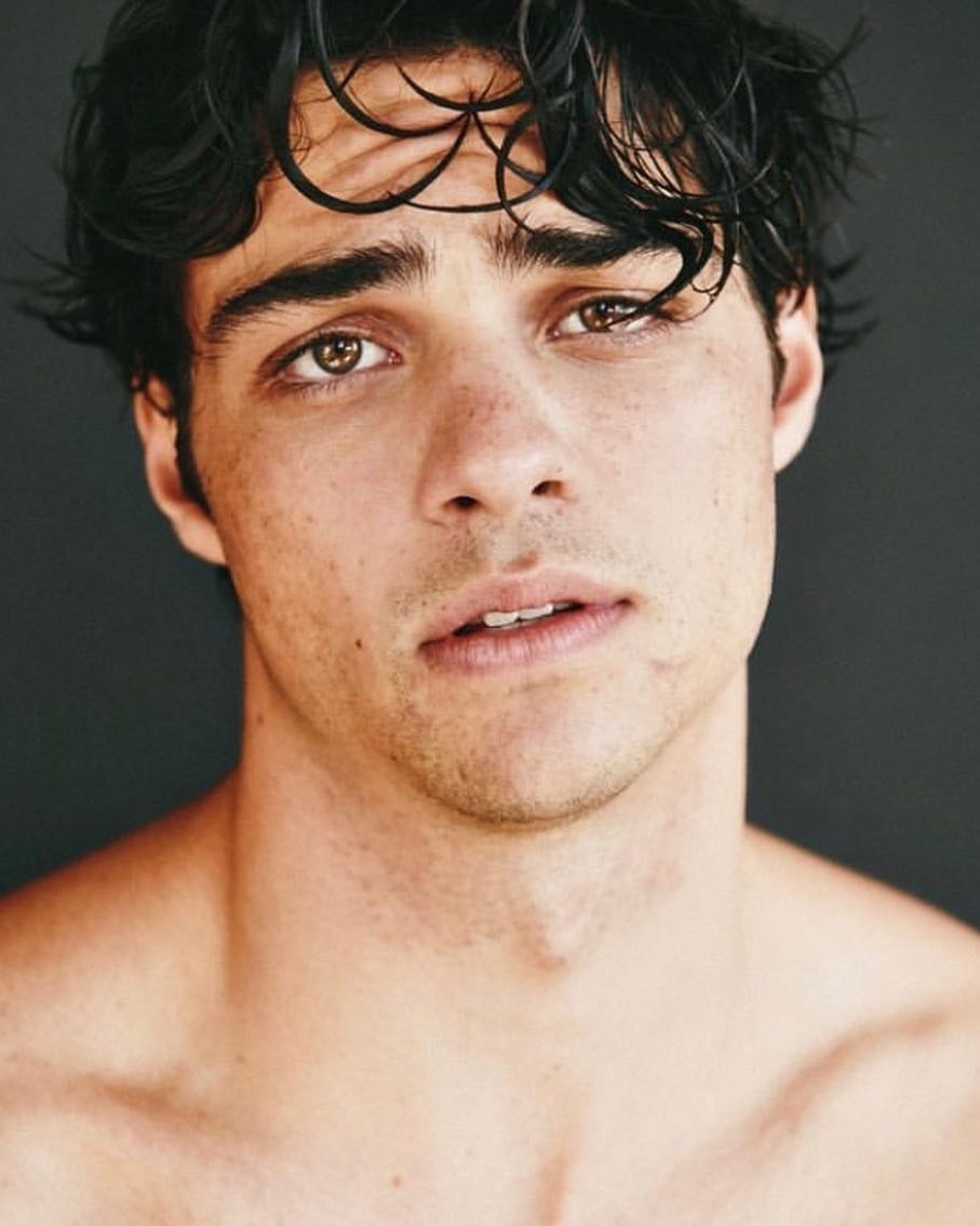 ncentineosource:  Noah Centineo photographed by Hudson Taylor (2018)  io che mi sparo