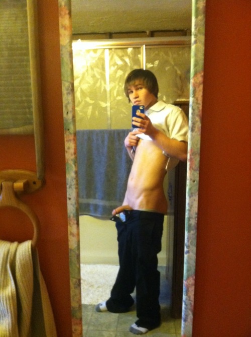 suuckmehard:  Good morning :p I feel like I’m at an interview anyone wanna “interview” me!? 