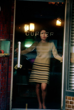 taishou-kun: Burt Glinn (1925-2008) A hostess