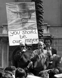 Bombolo con Giorgio Bracardi e Renato Nicolini, manifestazione anti-Fast food in piazza di Spagna il 20 aprile 1986