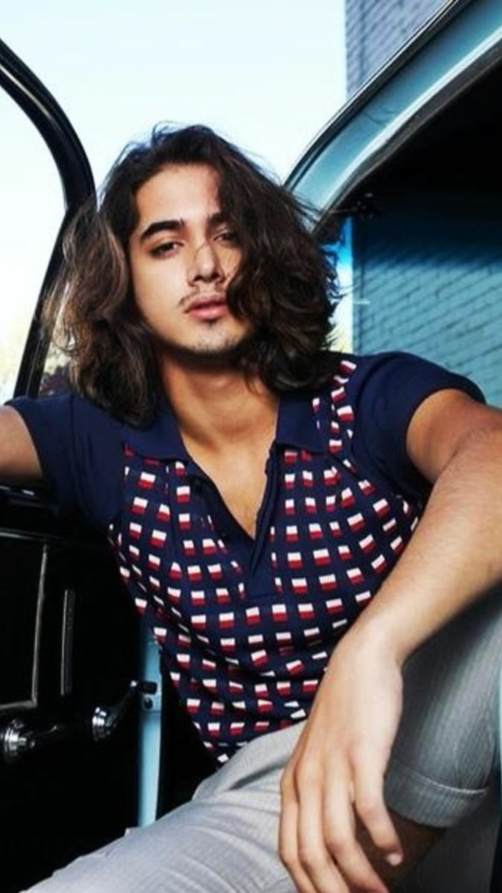 pebaicons:  avan jogia lockscreenslike if you save