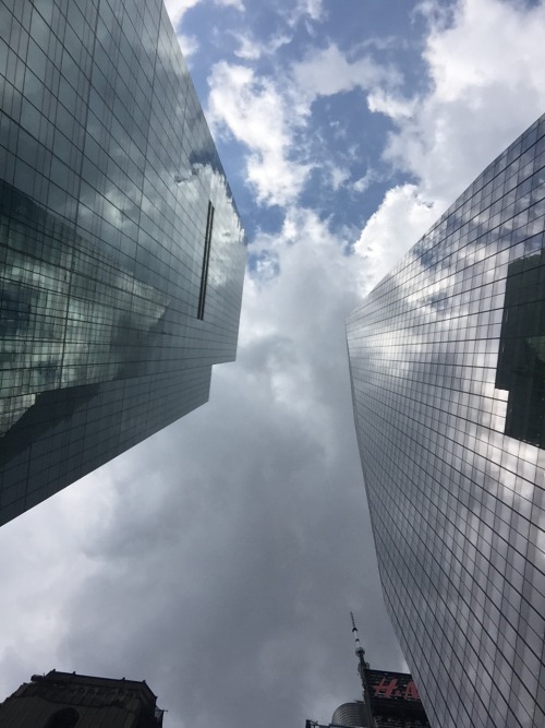 psilooveeyouu: Kuwait City vs. New York City.