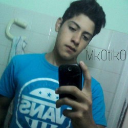 mk0tik0:  Agustin C.  19 años argentino  Sexy bi   Reblogeen no robeen 