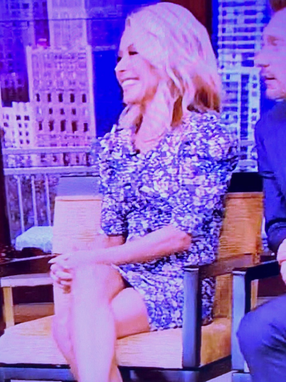 Kelly Ripa Upskirt Kelly Ripa Upskirt