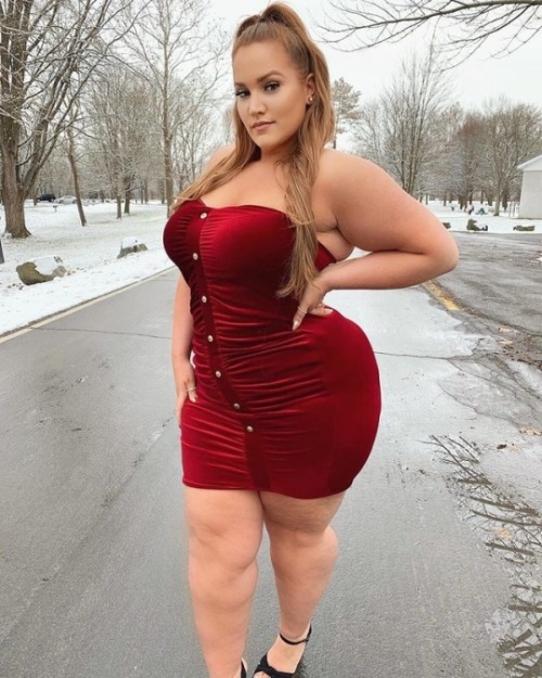 voluptuouscafe:  Todays hottie. It’s not about the perfect shape, your shape is perfect for you. #bbw #thick #curvy #voluptuous #swinger Rock your curves @VoluptuousCafe http://www.voluptuouscafe.org