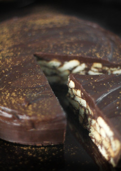 do-not-touch-my-food:  Chocolate Biscuit Cake