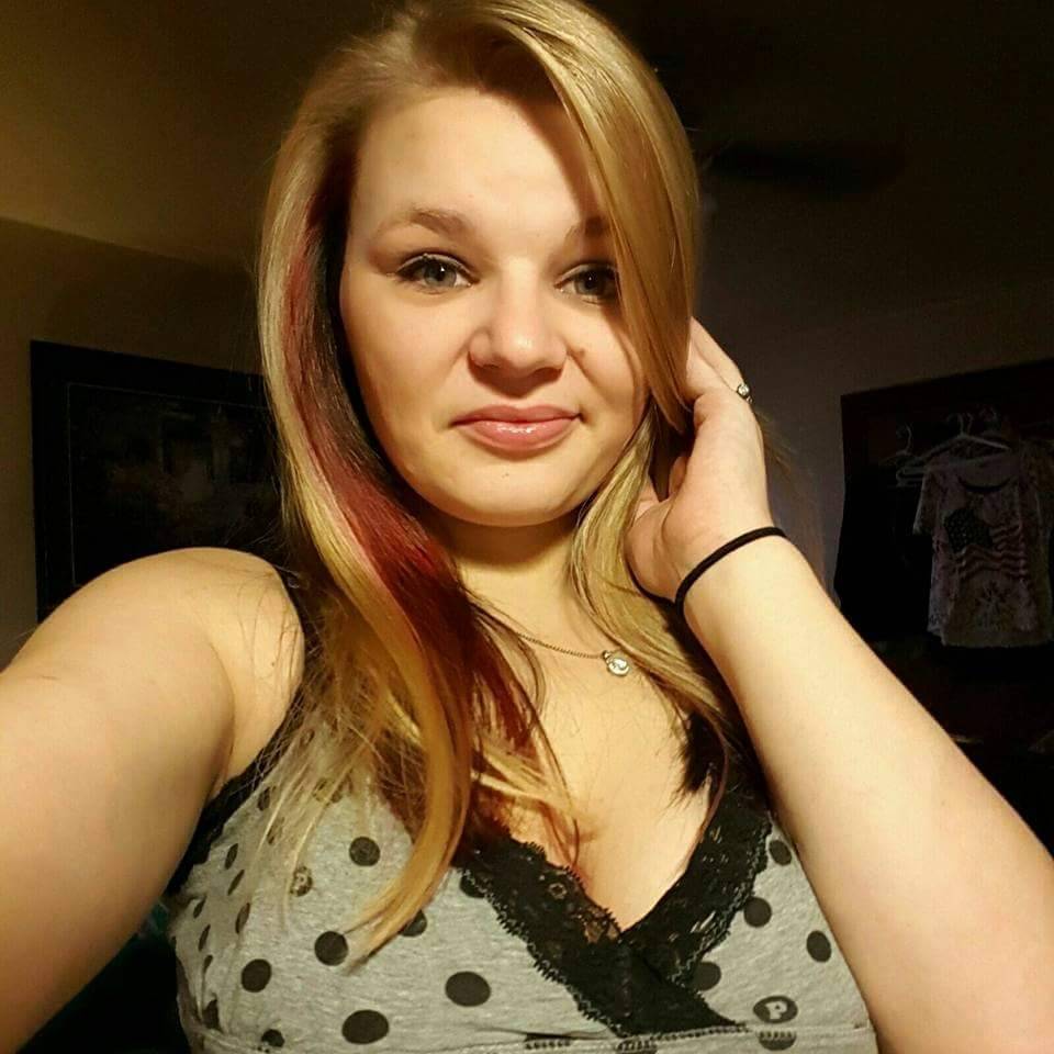 picsofmysexysisterinlaw:  I wish I had some pics of her pussy