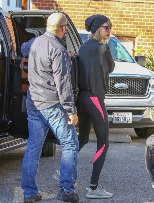 belleswift17:Taylor arriving to The Barre Studio today in Los Angeles (12/31/15).