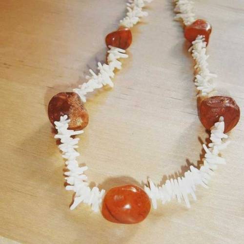 Handmade necklace with crystals. Coral and carneol #carneol #coral #crystal #crystals #crystacarneol