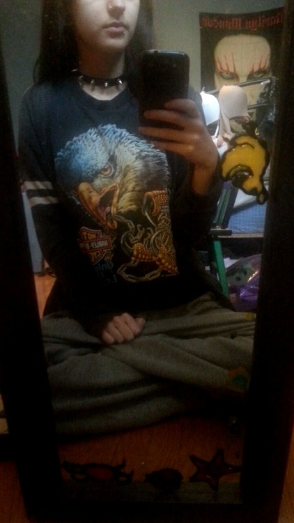 houseof1000lampshades:  My collar came in the mail todayyy I have really bad bags, I’m sick so excuse the lack of face