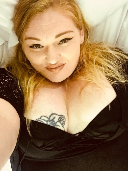 bigbeautifulbombshell87:  Chillin alone modeling for you wonderful followers