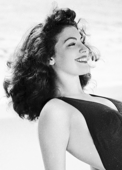  Ava Gardner 