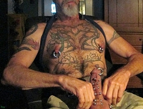 piercedstuds:  Hot men in your area are looking for no-strings fun: http://bit.ly/2aR4ZzO  Would love to be sitting on his lap - WOOF