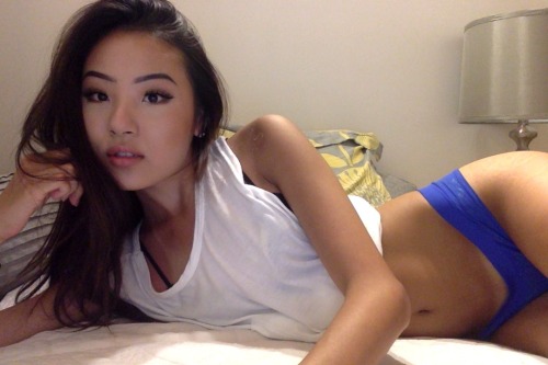 hanaleeee:  my tan line tbh