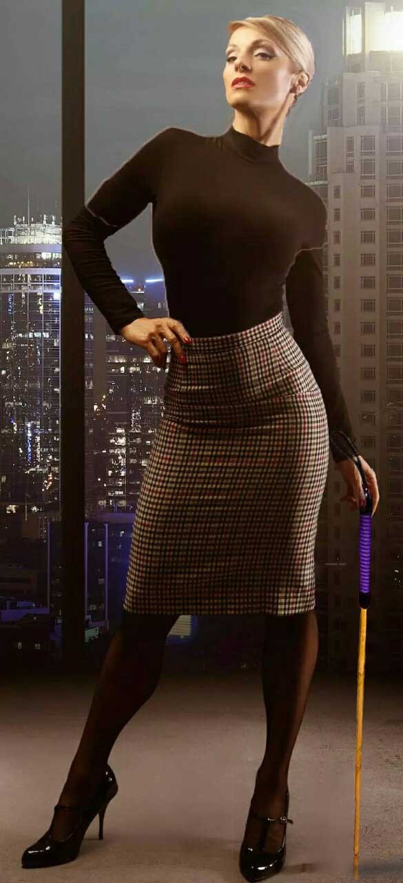 whippingmistress:  Sophisticated lady with my Adam &amp; Gillian’s Deluxe Cane