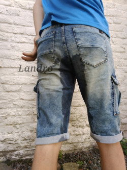 landrovalb:  Whenever I buy new trousers, one of the first thing I do is pee in them, to see if they show wetness stains.Well. this one isn’t my best pick :D