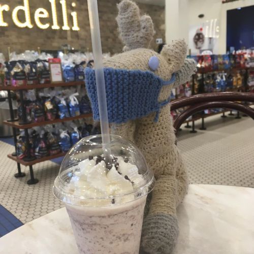 It is not a visit to #SanDiego if We don’t stop at #ghirardelli for a shake! #murphysplushtrip