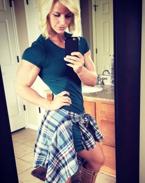 femalemuscletalk: I like this look, it’s kinda preppy.  #femalemuscle #femalebodybuilding #bod