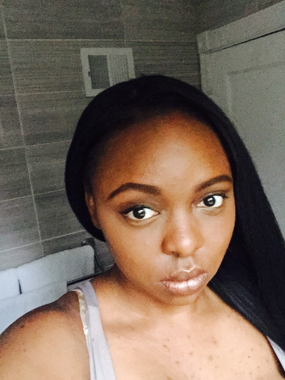 theamazonparagon:More selfies. Because the lighting in my bathroom is great.