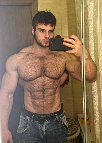 alphalusts:ymuscles:Fuck this boy is perfection JEUNE ET POILU !