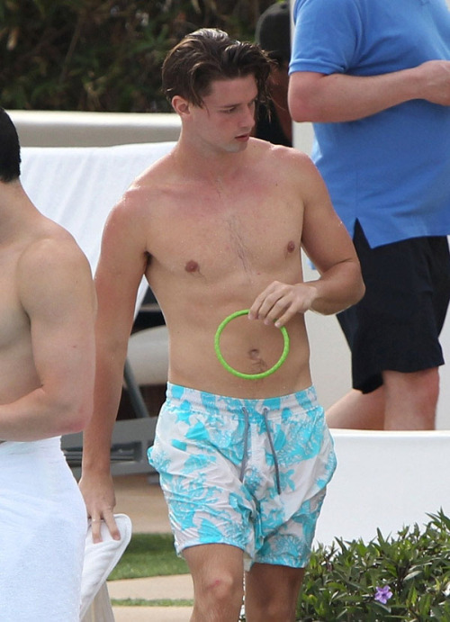 jae17bottom:  tgrade5:  Patrick Schwarzenegger.  Patrick Schwarzenegger is a hottie 