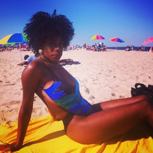 Only because I love my bathing suit #istylehunt #beachselfie #lastime #brownskin #slim #maybethick #