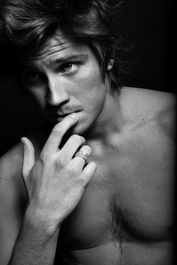 3leapfrogs:  nyrammer:  Garrett Hedlund 