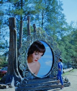 Theniftyfifties:  Carolyn Jones 