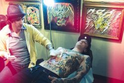 band-fucking-whore:  Getting all inked up!~Breezy.