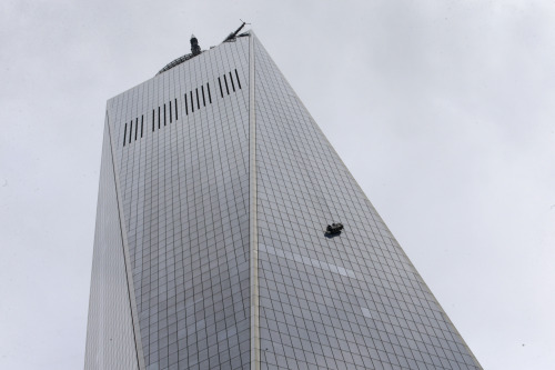 yahoonewsphotos:  Window washers trapped on scaffold outside One World Trade Center Rescue crews rushed to One World Trade Center early Wednesday afternoon where scaffolding is dangling from the side of the soaring tower. Two window washers were trapped