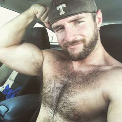  #ShareIG Gym ✔️ #sweaty #flex #Swole #hairy #fur #beard #scruff 