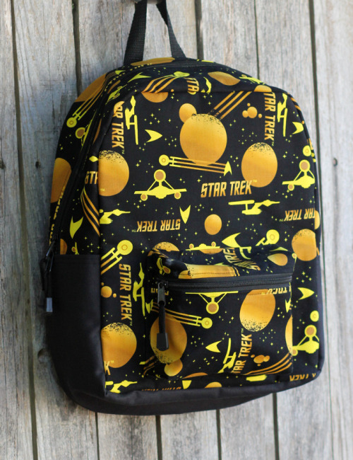 itreallyisthelittlethings:Want an awesome Star Trek Backpack or Messenger bag? Want i