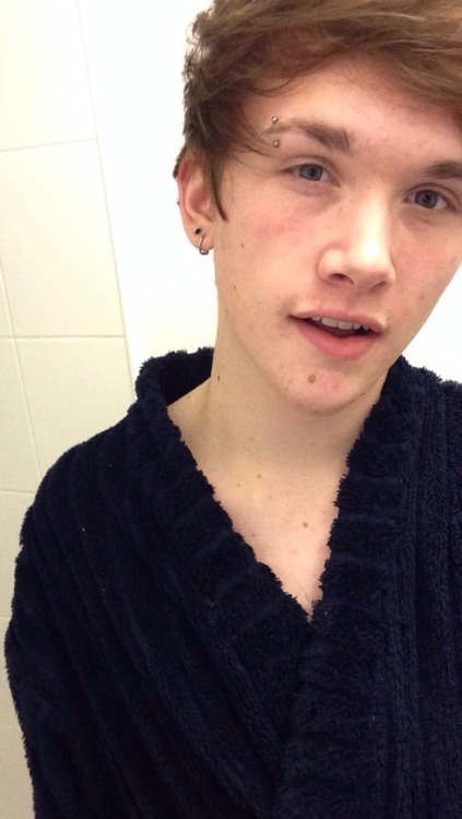 floweranger:local fashionista spotted wearing an ugly gown