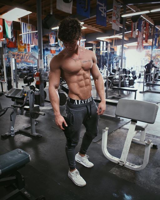 Jonny Skywalker https://scontent.cdninstagram.com/t50.2886-16/11017912_1516986738630810_1998532215_n.mp4