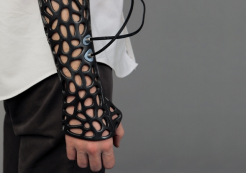 engineeringisawesome:This 3D-Printed Cast Uses Ultrasound to Heal Your Bones 40% Faster3D-printed ca