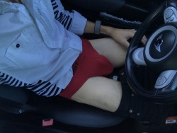 recently-bi:  Who wants to be my traffic buddy ;)   Reblogs appreciated