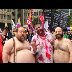bearonbloor2:  A gay zombie stopping for a selfie. // Um zumbi gay parou pra uma selfie. #prideto (at Bloor and Ted Rogers Way)