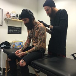 queenwhiskey:newenglandhardcore:Is he tattooing