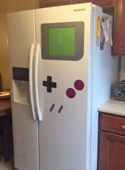 dynastylnoire:  gamefreaksnz:   FreezerBoy Refrigerator Magnet   US  ร.99    Large Magnets, Screen is 16 inches by 12 inches  Removable - no fridge marks!  Fits on refrigerators of all sizes  Set of 6 magnets  Ohhhhhhhhhh! 