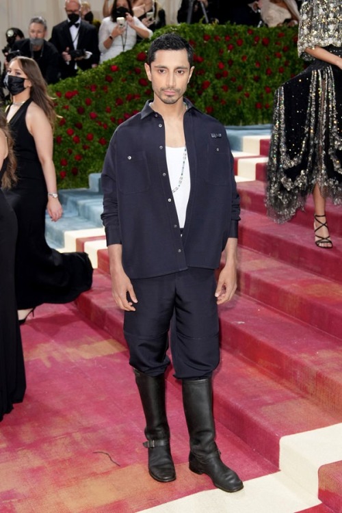 gemtlemen at the met ballRiz Ahmed in 4SDesigns (“This is an homage to the immigrant workers that ke