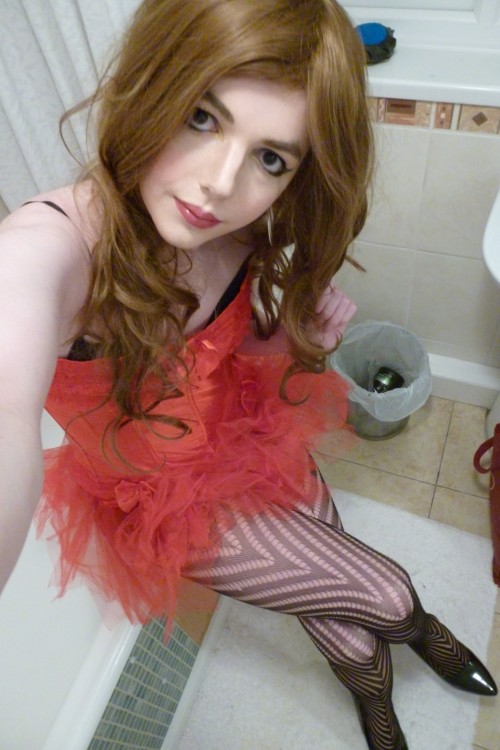 lucy-cd:  Pictures  More pictures with ginger wig, had this outfit for a while and thought I’d post some pictures of it on here. Hope you like <3