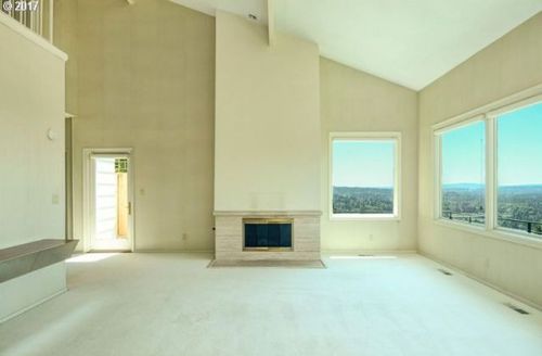 househunting:$790,403/3 br/2400 sq ftbuilt in 1969Portland, OR