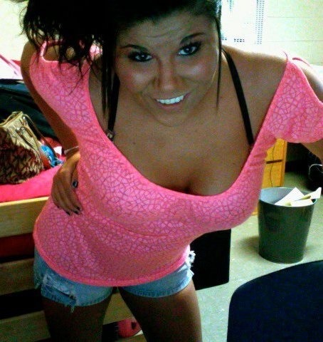 post-ur-pussy:  I Hope You Like These Pics, I Love When You Post My Pics, Can’t Wait To Send MoreXOXOChelsey ;) Thanks for your submission!  I’m sure my followers love it too!