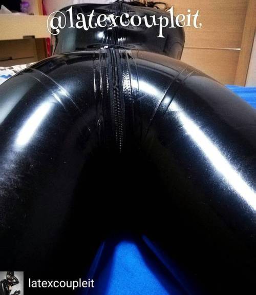 Credit to @latexcoupleit : You got to love black shiny ass #latex #latexcatfish #latexcatsuit #latex