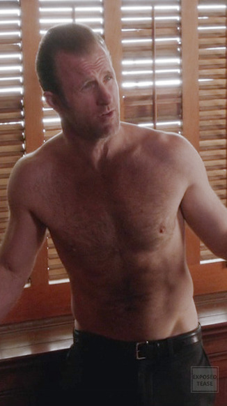 exposedtease:  Scott Caan in Hawaii Five-0  😍😍😍 