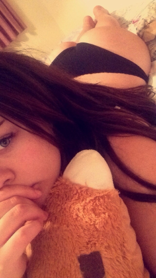 nipplecunt:  Big booty hoe 