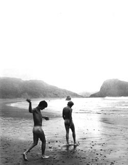 igorsoldat:  Boys on Water Horizon by Unknown