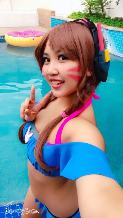 rabbureblogs:Shot my Dva bikini set today!! cutie X3