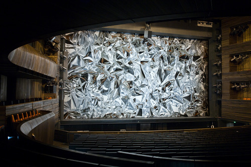 likeafieldmouse:  Pae White - Metafoil (2011) - Curtain design for the Oslo Opera House  “For the main stage curtain of the Oslo Opera House, the L.A.-based artist scanned images of crumpled aluminum foil and sent the scans through a computer